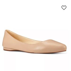 Like new Nine West beige flats